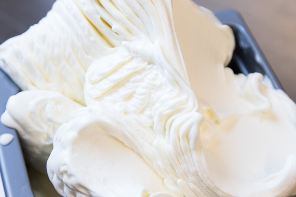 Simfonia Alta Gelateria - Gelats artesanals amb ànima. Fets amb la nostra llet, la nostra mà i el nostre cor.