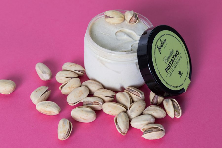 Simfonia Alta Gelateria - Gelats artesanals amb ànima. Fets amb la nostra llet, la nostra mà i el nostre cor.