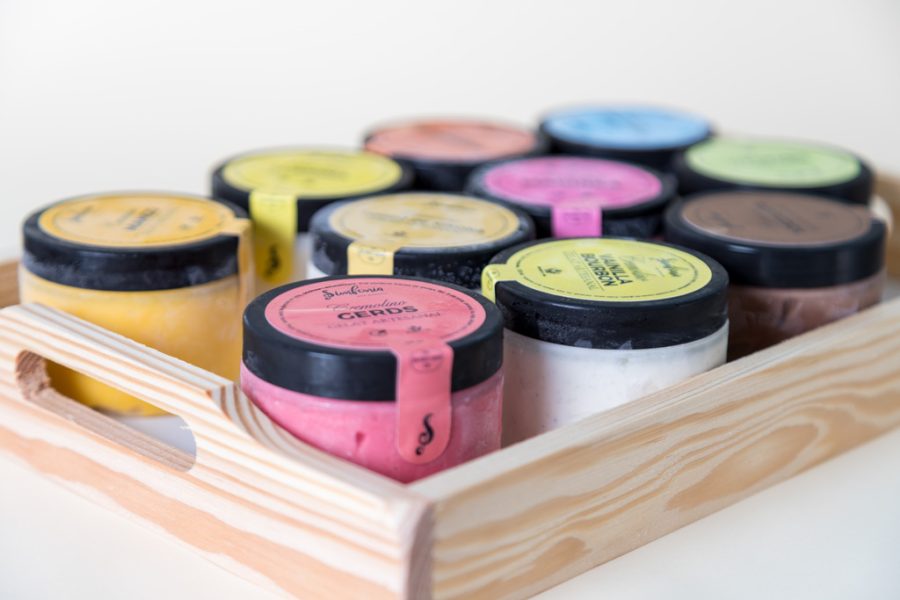 Simfonia Alta Gelateria - Gelats artesanals amb ànima. Fets amb la nostra llet, la nostra mà i el nostre cor.